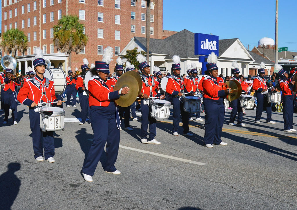 parade brings in Albany State University supporters, alumni
