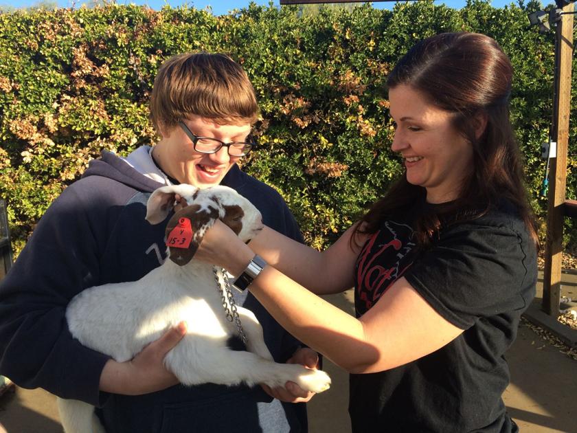 FEATURED TEACHER: Homegrown ag teacher sprouted into one of nation's best - The Bakersfield Californian