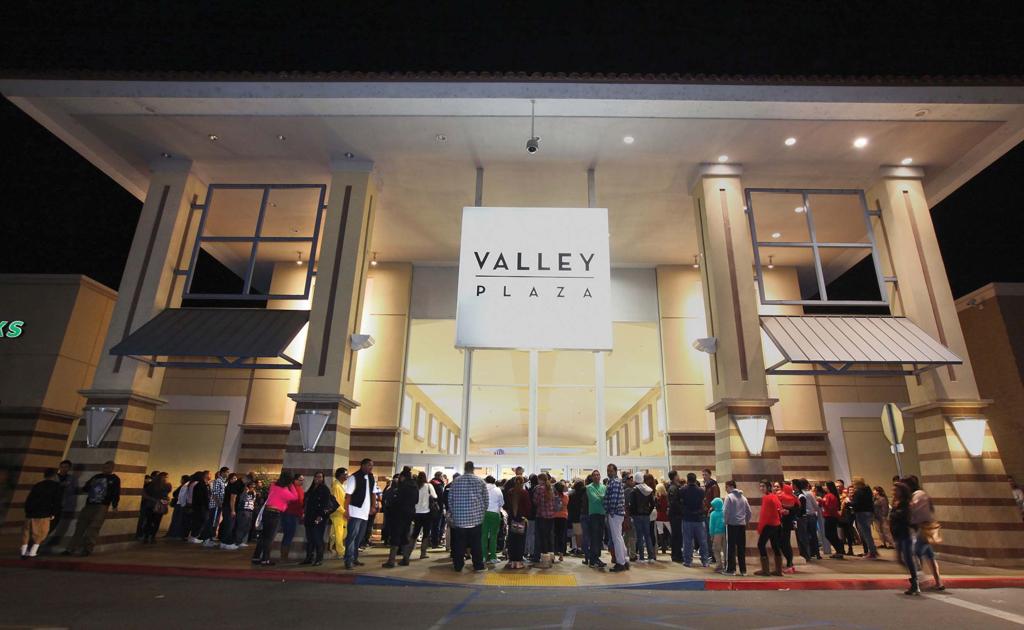 Mall food court shut down indefinitely News
