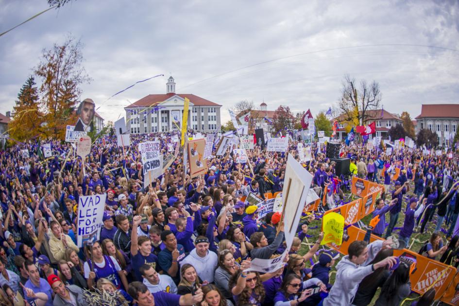 'College GameDay' proves to be an overwhelming success Sports