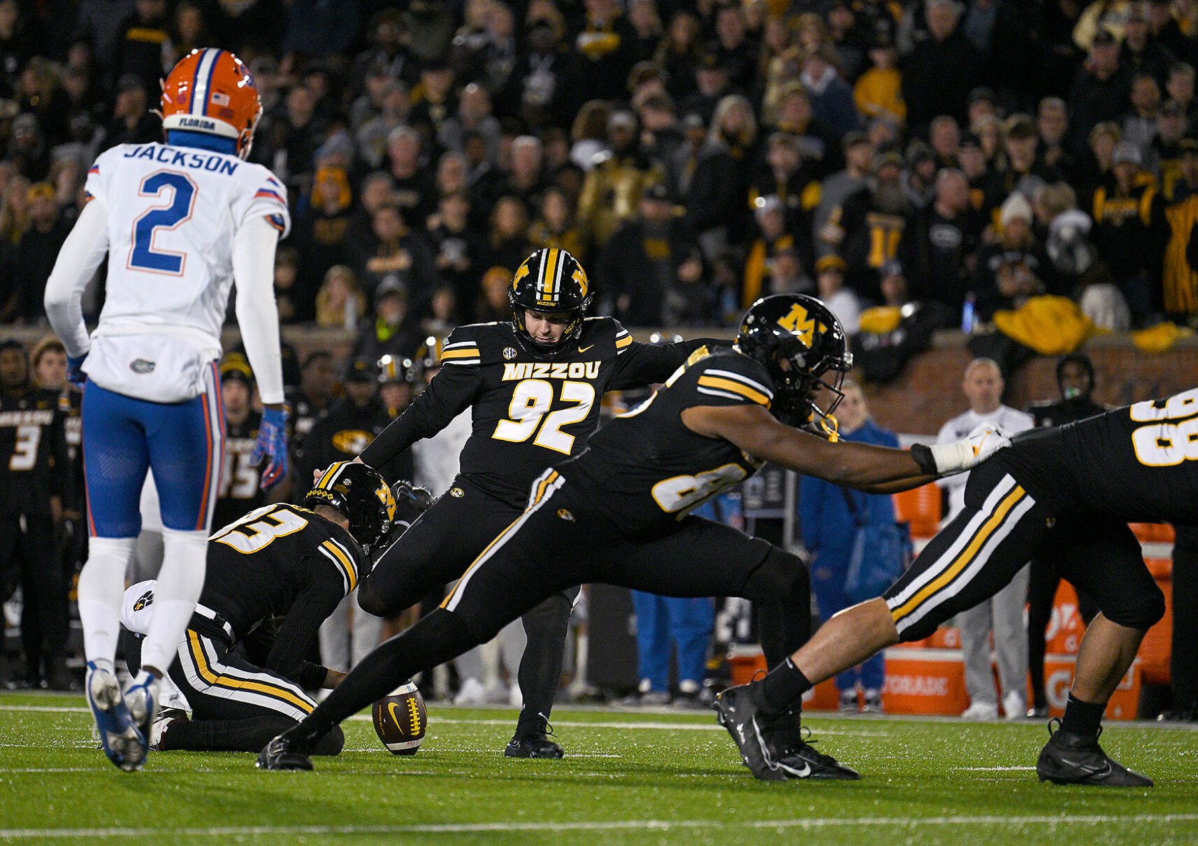 Mizzou Kicker Harrison Mevis Kicks A Field Goal Sports