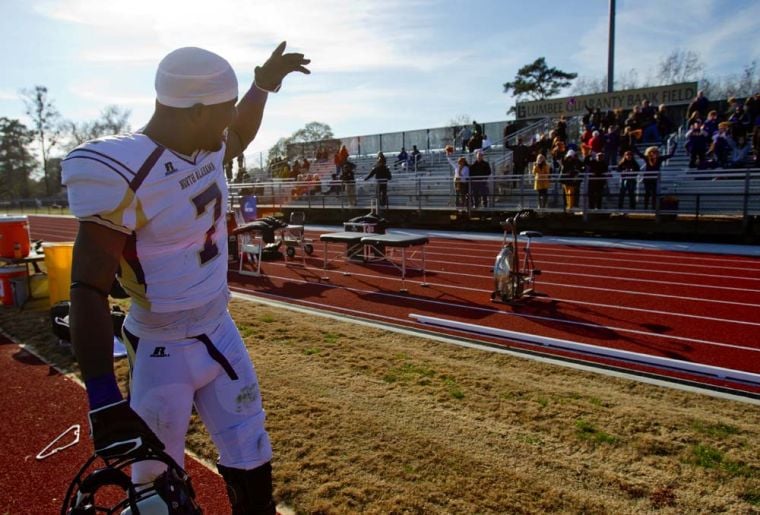 Una Defeats Unc Pembroke 37 13 Syndicated Content