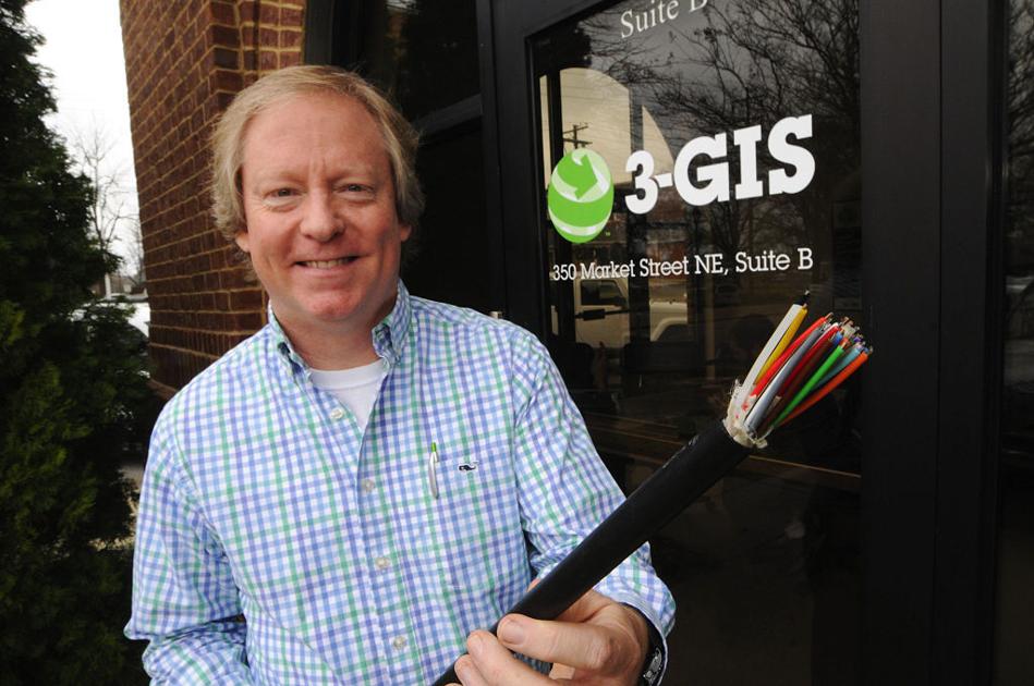 3-GIS founder named entrepreneur of the year - The Decatur Daily
