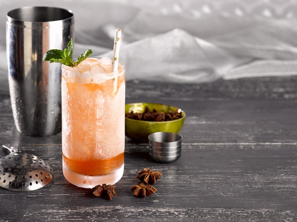 How is a Fog Cutter cocktail made?