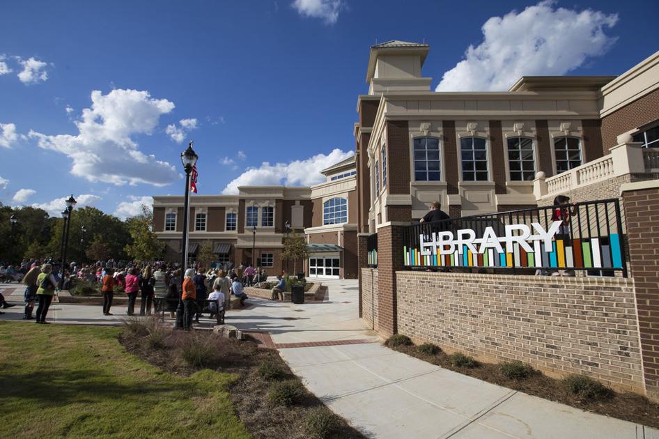 Lilburn leaders celebrate new City Hall, library opening