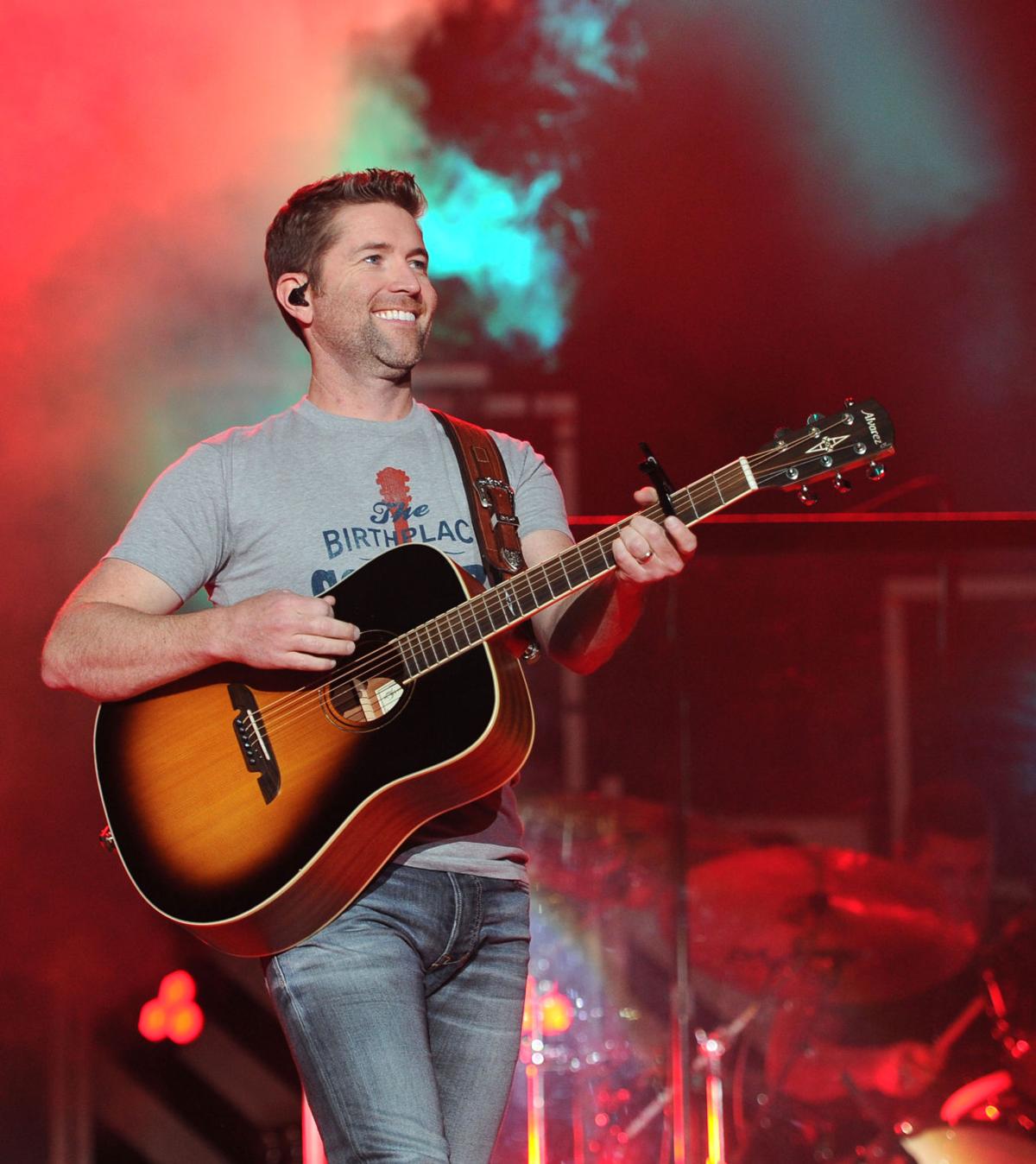 Country star Josh Turner performs as part of King University's 150th
