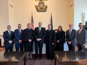 法律界震荡前夕？别让这则“小”新闻遮蔽了你的万亿视野！