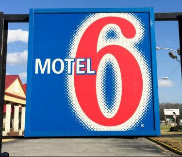 After 31 Years, Motel 6 Ads Still Radio’s Bright Light. | Story