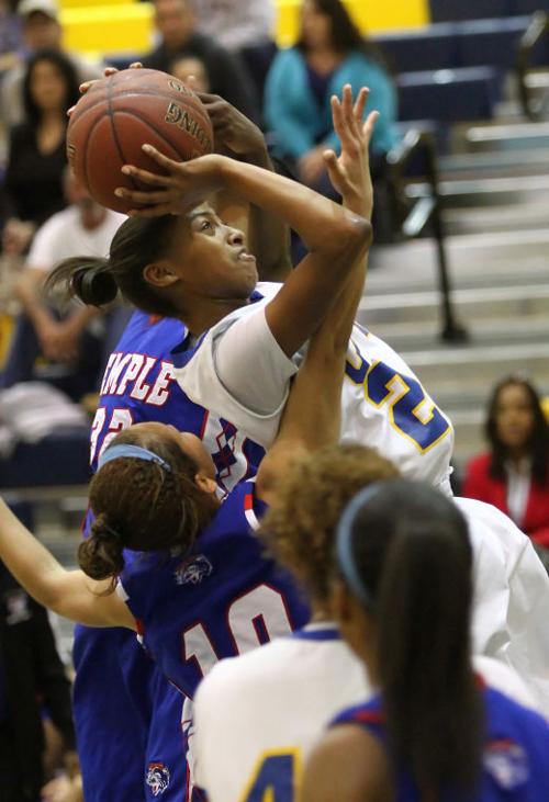 Lady Dawgs hold off Tem-Cats 53-42
