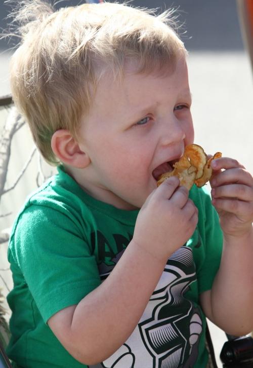 Cove holds annual Krist Kindl Markt