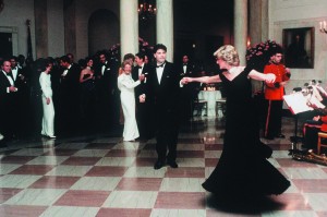 DIANA & JOHN TRAVOLTA DANCE