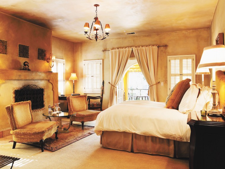 EL_travel_Kenwdsuite072.jpg
