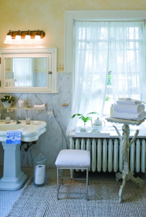 1021_ELMasterBath1.jpg
