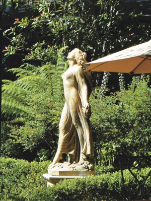 EL_travel_statue0707.jpg