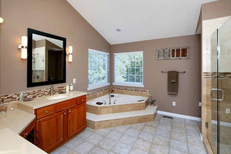 dp-mbath_0810.jpg