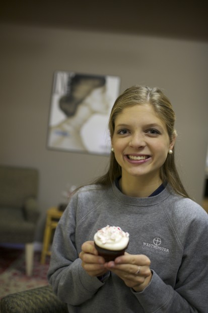 Holiday_PeppermintCupcake_113012.jpg