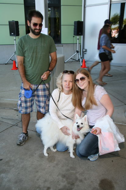 Derreck Glogovac, Eileen Brinkman, Kelly Glogovac with Cotton