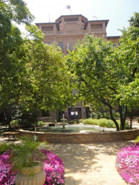 Courtyard of Langham Huntington Hotel