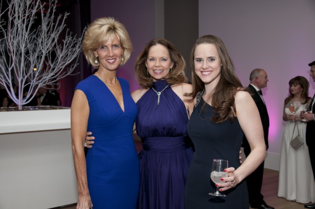 Jane Wiese, Lelia Farr, Lindsey Farr