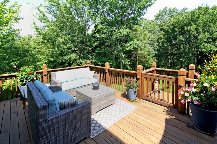 dp-deck2_0810.jpg