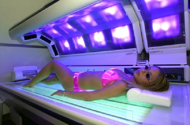 Bill to ban minors from using tanning beds moves to the 