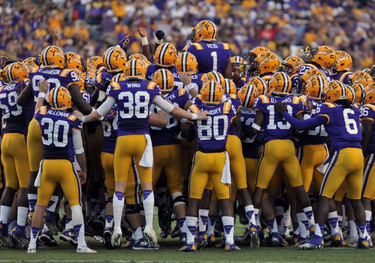 Download this Lsu Football Huddle picture