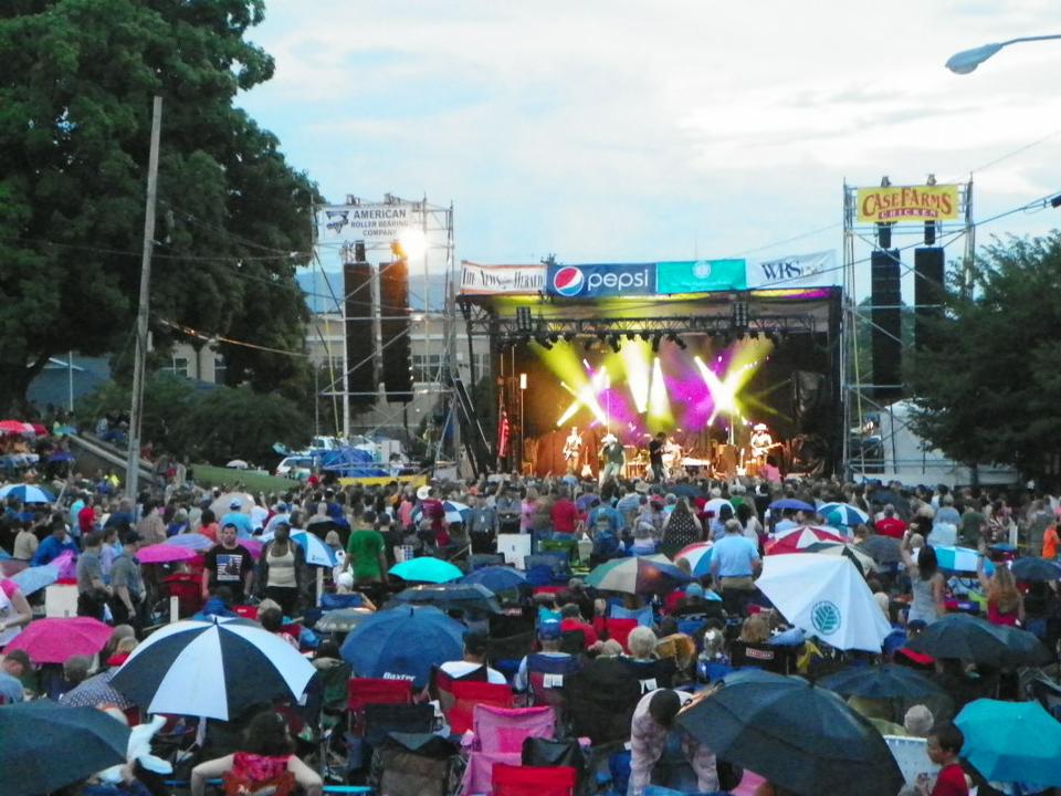 Thousands descend on downtown for Historic Festival