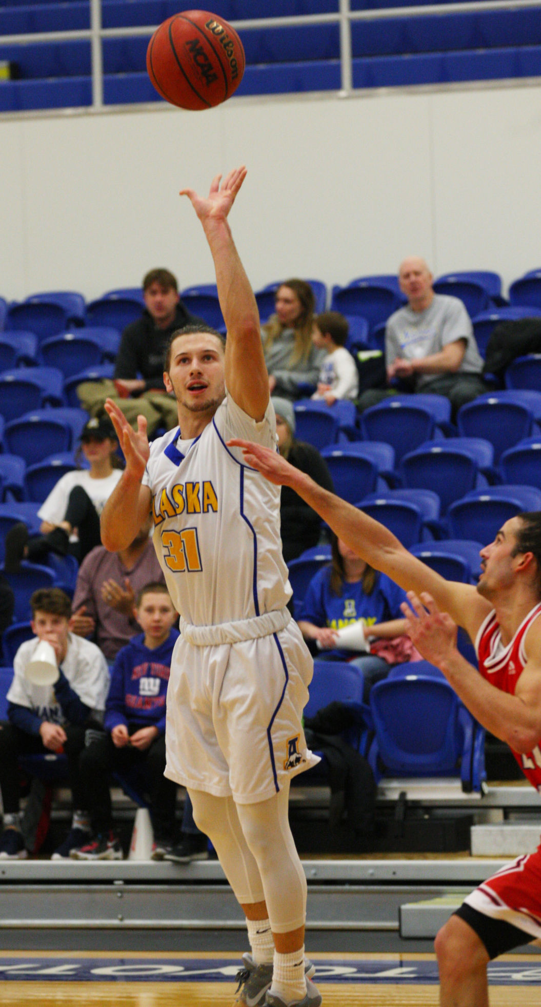 Kaba, Davis guide Alaska men’s basketball past Simon ...