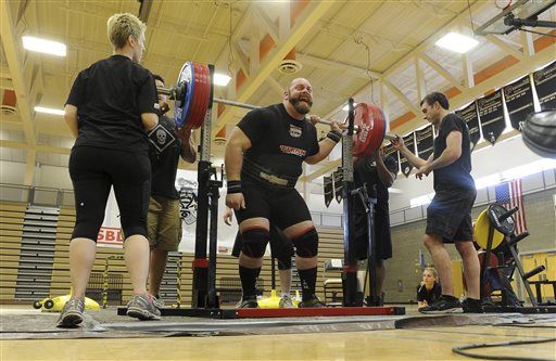 Anchorage strongman does it all - Fairbanks Daily News-Miner