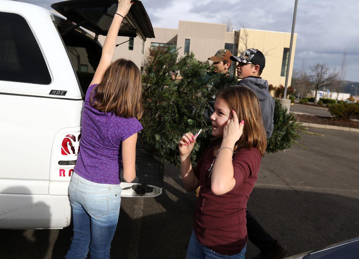 christmas tree lots welcome shoppers roseburg nrtoday com weaver christmas tree farm