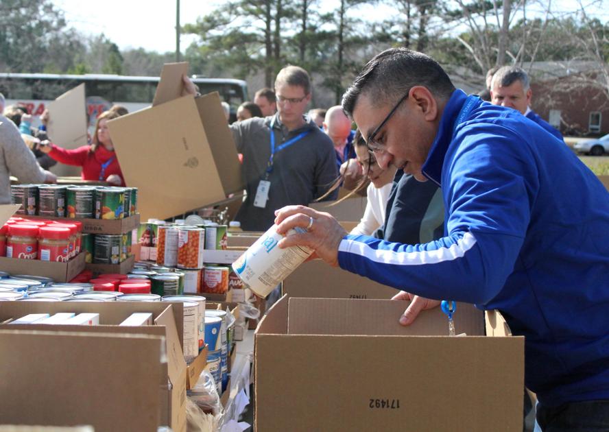 Food bank partners with GE Aviation to feed children during spring break - Opelika Auburn News