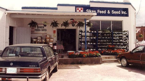 sikes pet farm supply to close after 23 years in auburn sikes pet farm supply to close after 23 years in auburn