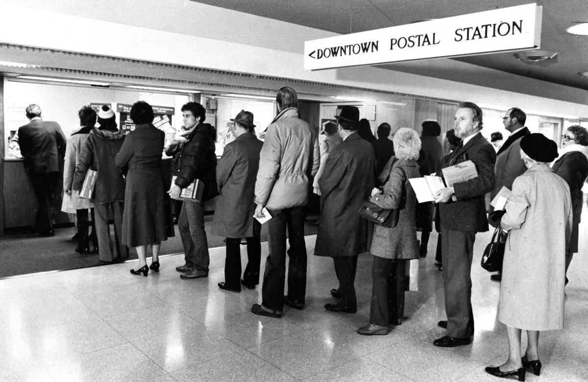 38 vintage photos of Christmas shopping in Omaha