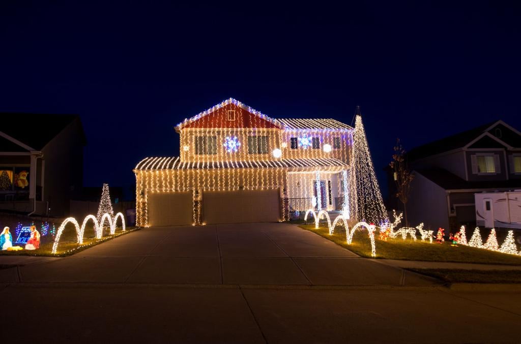Best Omahaarea neighborhoods to see holiday lights Living