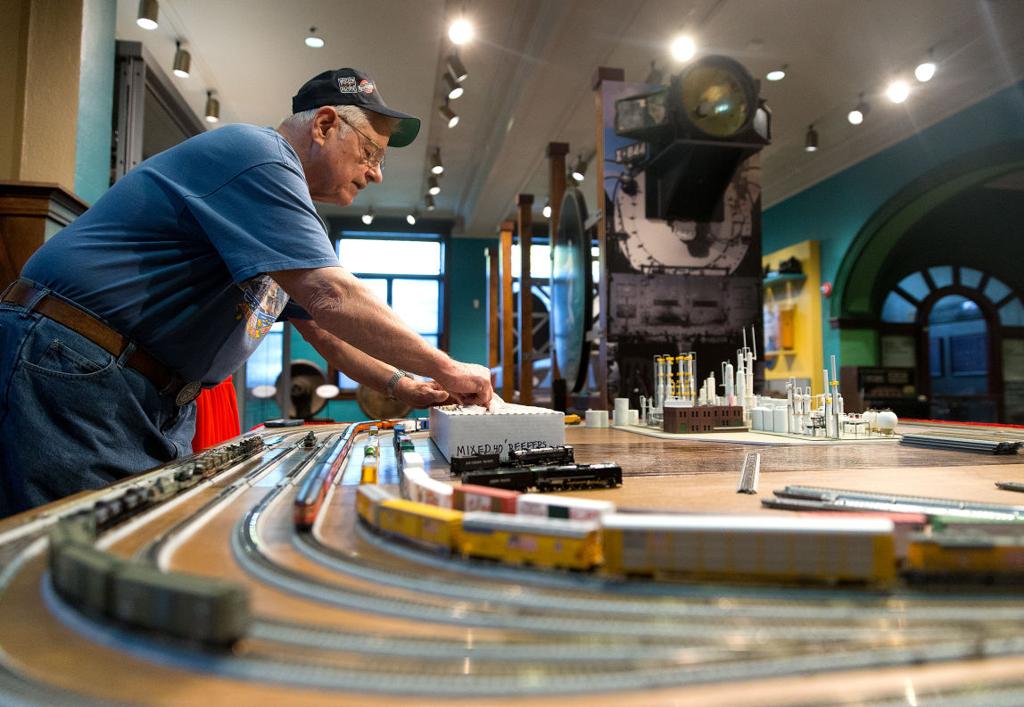 Model train collector conducts nostalgic display at Union Pacific