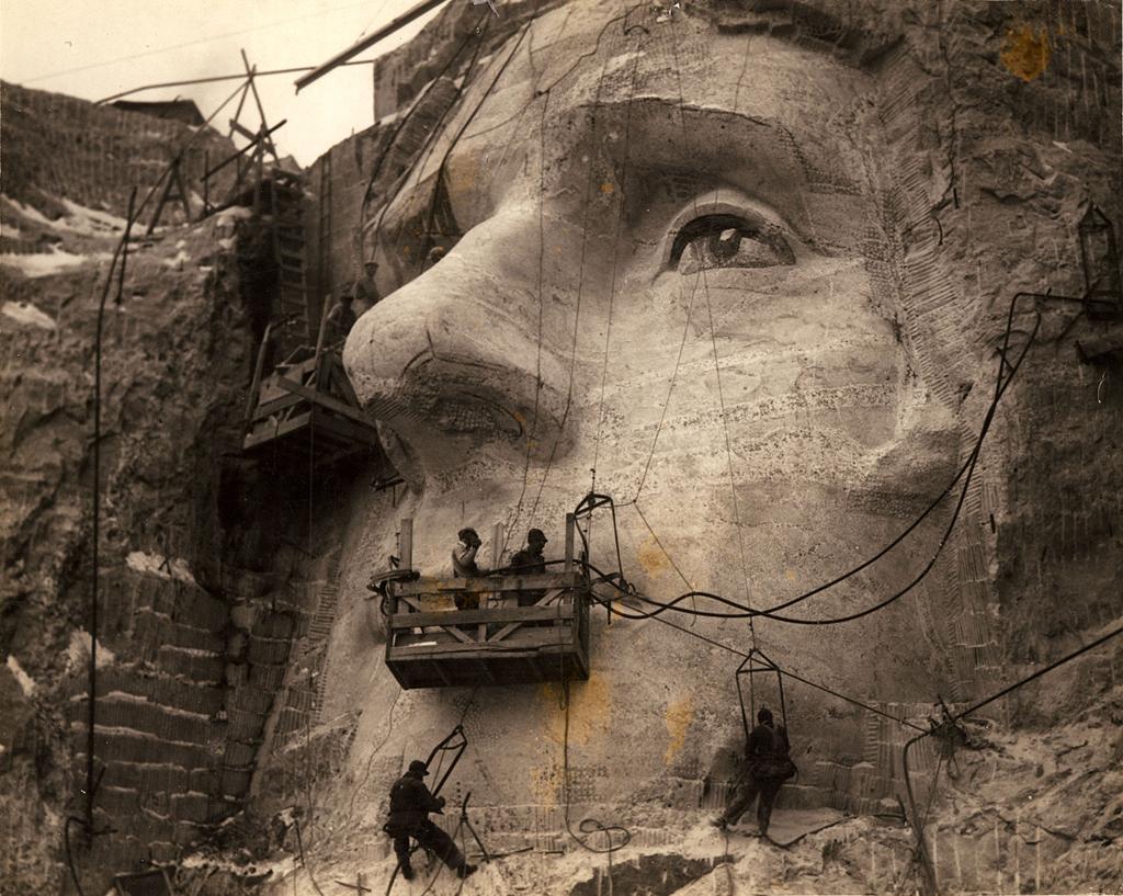 Stone carver's family fights to honor his lead role in realizing Mount