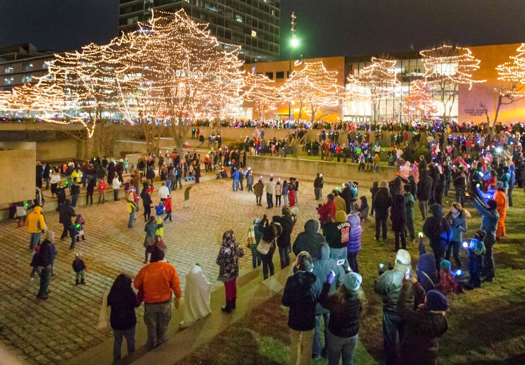 Downtown Omaha aglow for Holiday Lights Festival GO Arts
