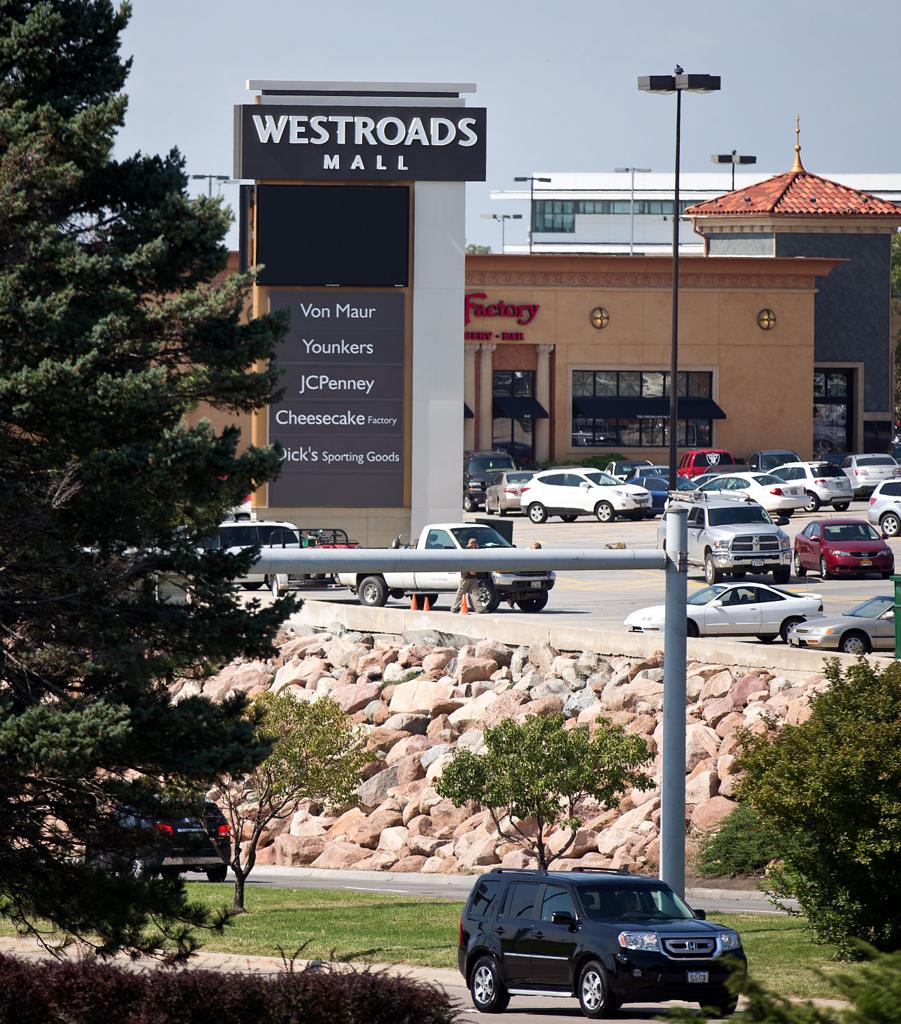 A logo sign outside of a Von Maur, Inc., retail store in Omaha