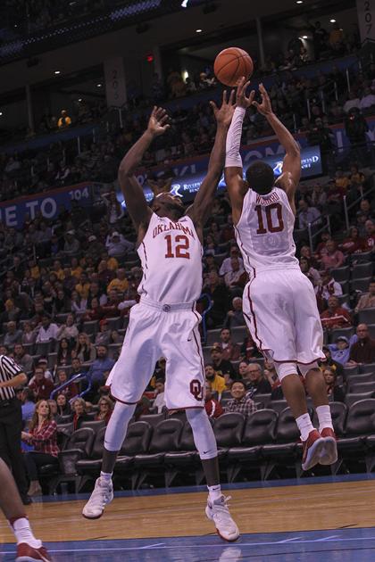 Oklahoma men's basketball: Sooners lead Memphis 47-38 at halftime