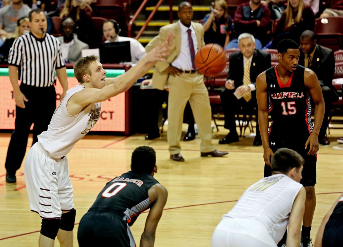 An underhand legacy Cougars’ Barry follows footsteps of famous father