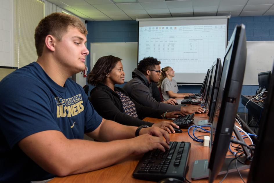 South Carolina High Schools Could Require Computer Coding Course For Graduation South Carolina High Schools Could Require Computer Coding Course For Graduation