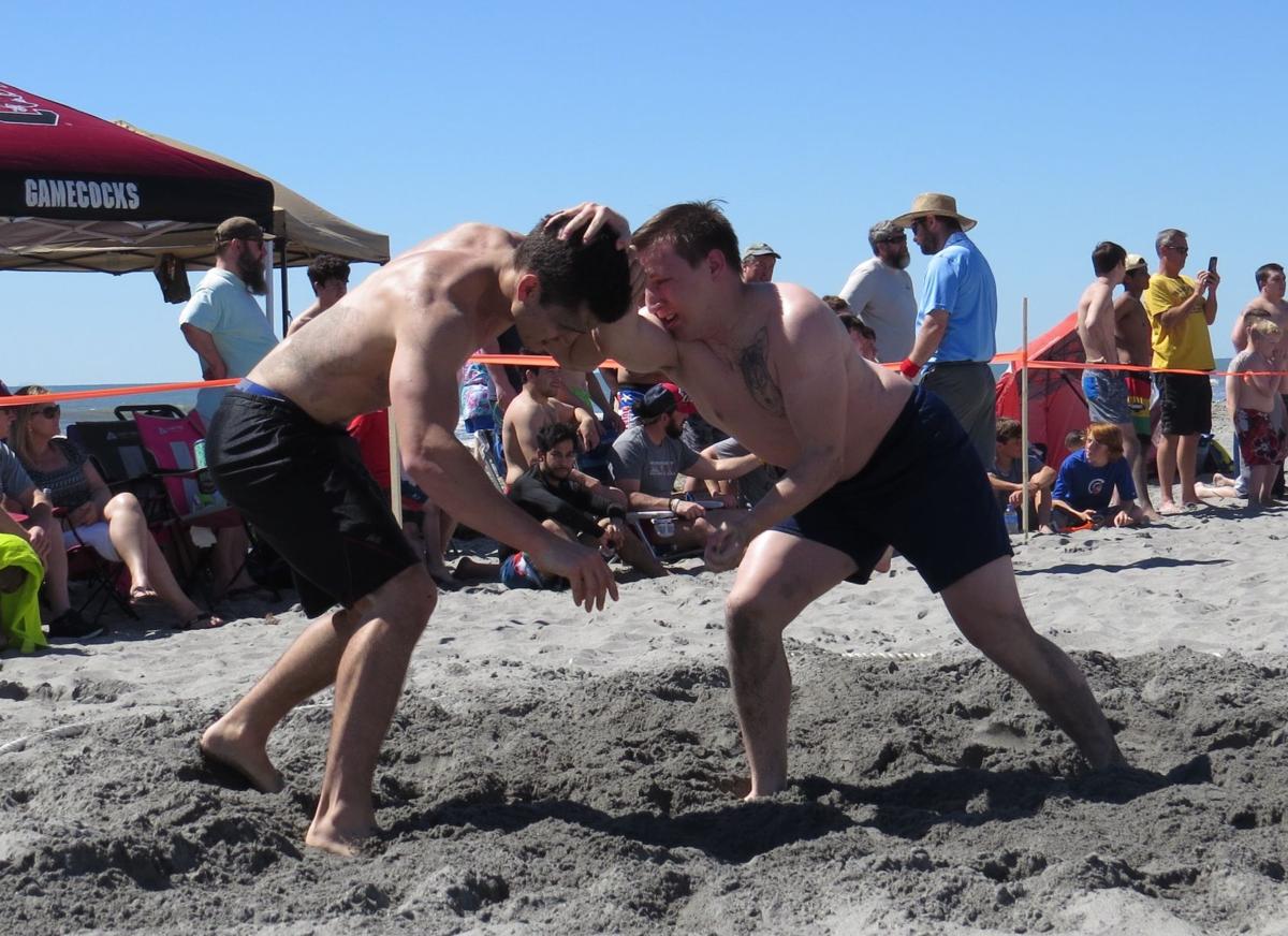 Beach wrestling orgy foto 27