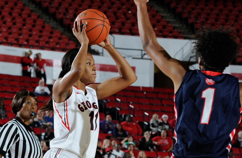 Three Bulldogs put up double figures in points to beat Cincinnati - Red and Black