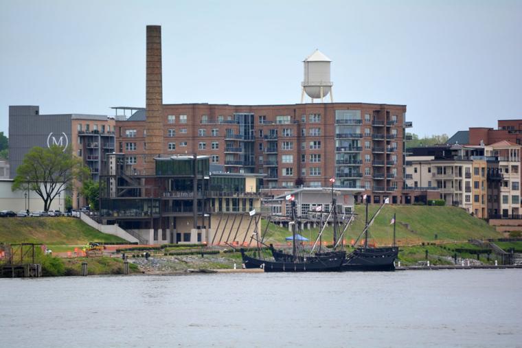 Nina and Pinta at Rocketts Landing