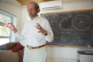 Scientist's book outlines relationship between scale, sustainability