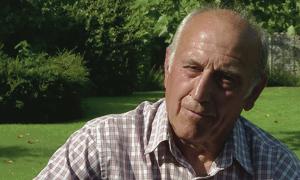 To treat or to monitor prostate cancer?