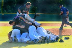 Summit's bats come alive in sectional win over No. 4 Parkway Sou