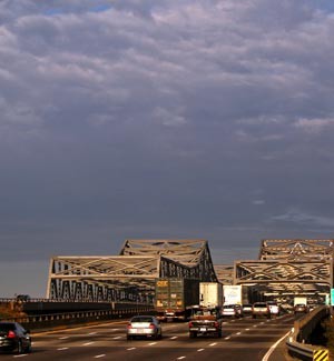 Blanchette Bridge westbound traffic