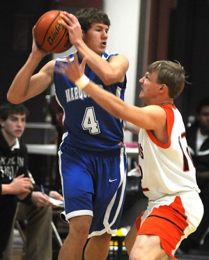 Scheiter paces Alton Marquette past Wesclin for Lebanon tourney