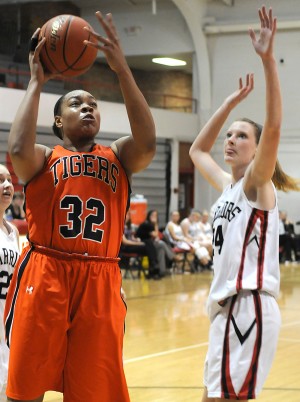 Madison County notebook: Defense, rebounding help Edwardsville r